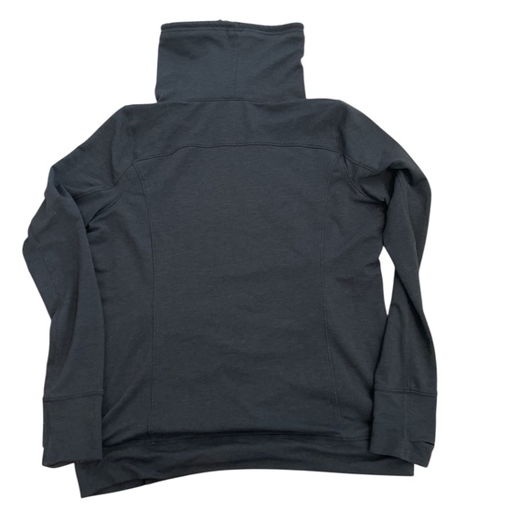 Under Armour long sleeve - Picture 2 of 4